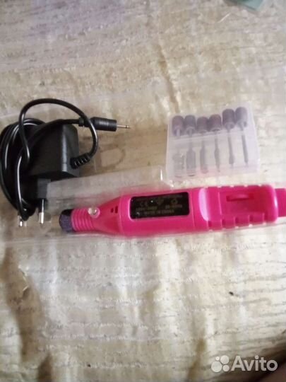 Лак для ногтей, аппарат и лампа