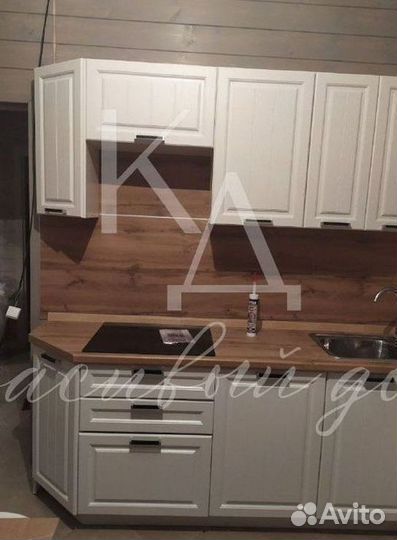 Белый кухонный гарнитур