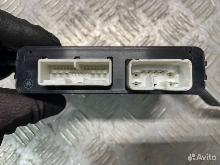Блок управления двери Toyota 89222-08020