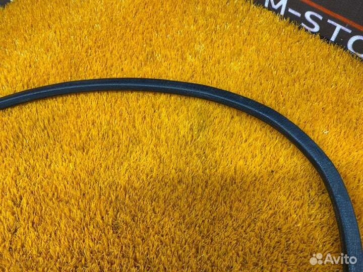 Уплотнитель двери передний правый Subaru Impreza