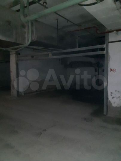 Машиноместо, > 30 м²