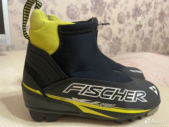 Лыжные ботинки Fischer р. 35 для беговых лыж