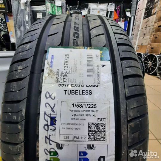 Westlake SA37 245/40 R20 99