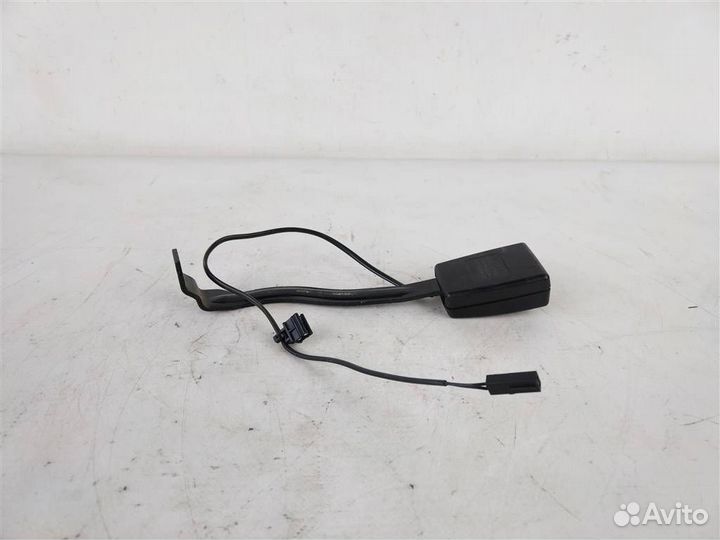 Ответная часть переднего правого ремня безоп. фол