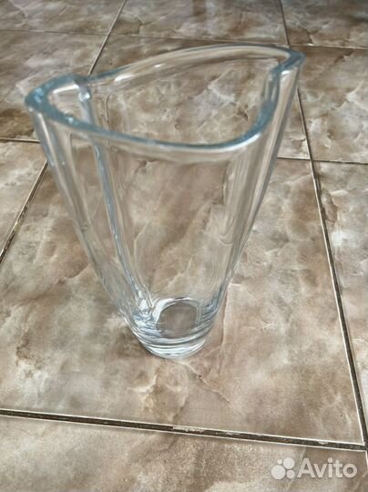 Стеклянная ваза