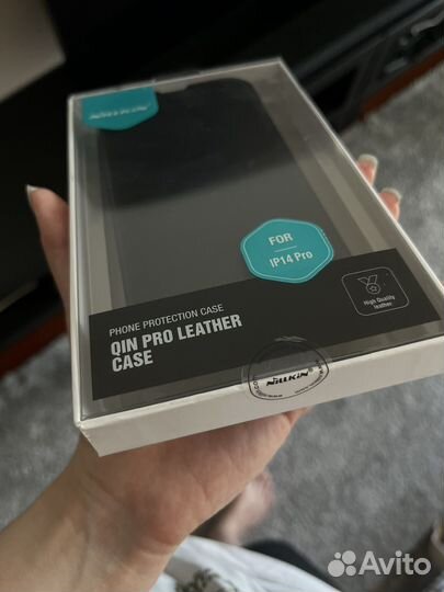 Кожаный чехол-книжка на iPhone 14 pro