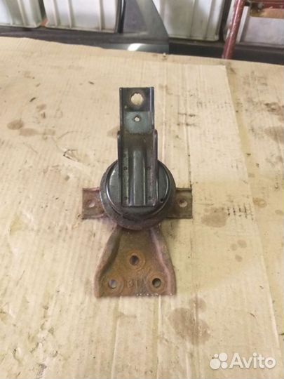 Подушка двигателя митсубиси лансер 9