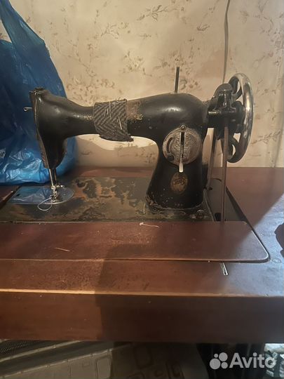 Швейная машина zinger