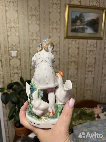 Статуэтка фарфор