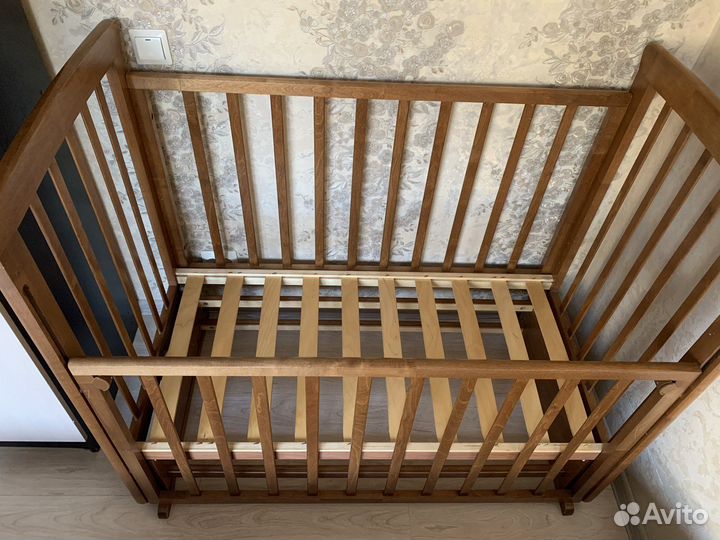 Детская кроватка с поперечным маятником Можга