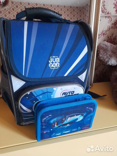 Школьный рюкзак с пеналом