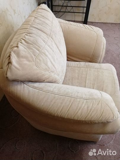 Диван и кресло б/у в хорошем состояние