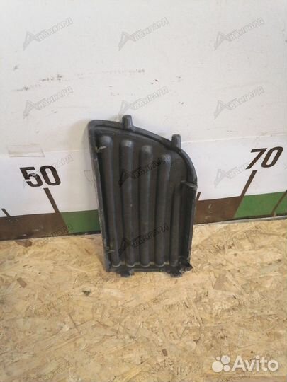 Заглушка перед бампер право Nissan Primera P11 98г