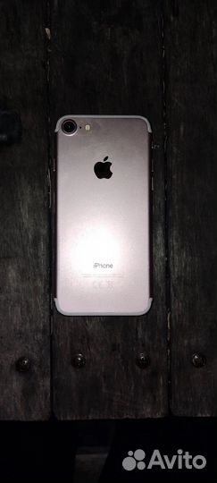 Продам iPhone 7