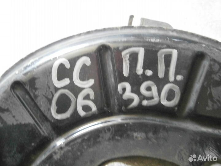 Кулак поворотный передний правый VW Passat (B6) сс