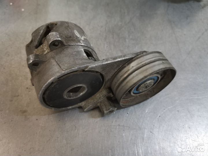 Натяжитель приводного ремня VAG V6 078903133AB