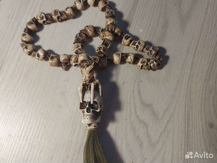 Четки череп