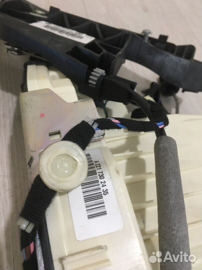 Замок двери задний правый Mercedes Benz S550 W221