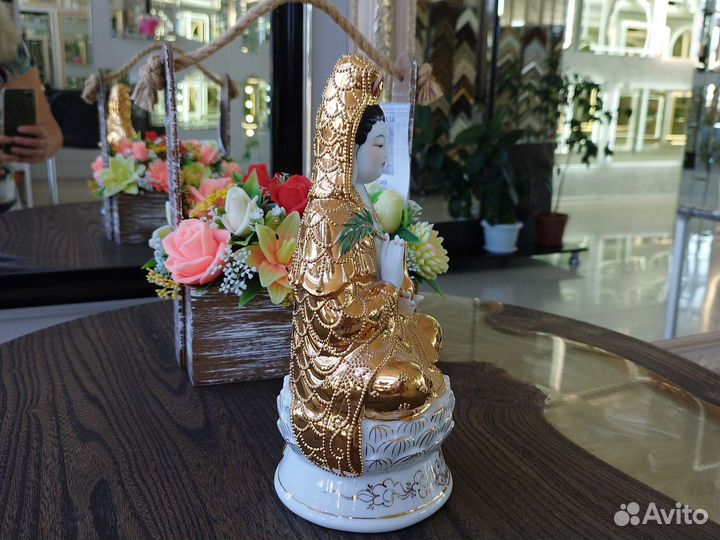 Статуэтка фарфор