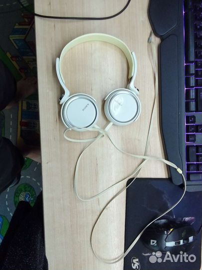 Наушники Sony