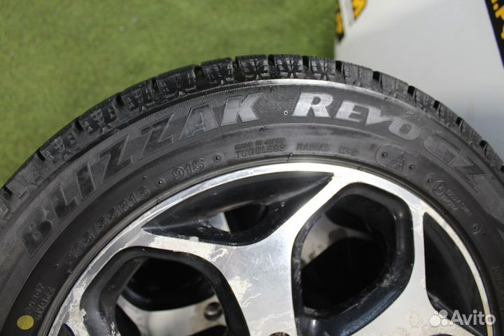 R16 Bridgestone Blizzak Revo GZ 205/55, PCD 5x114.3 DIA 67.1