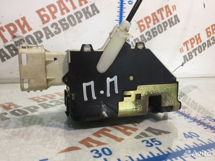 Ситроен С4 Замок передней двери Прав