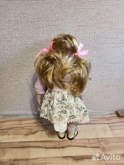 Коллекционная фарфоровая кукла 55 см