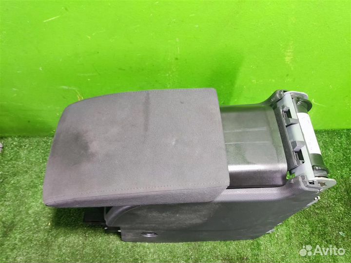 Подлокотник volkswagen Golf Plus 2008