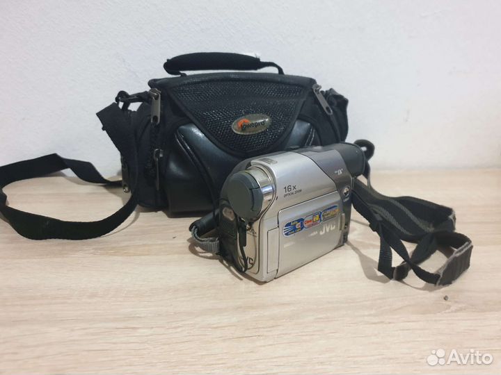 Видеокамера jvc