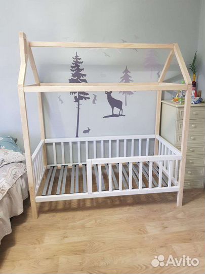 Детская кроватка домик