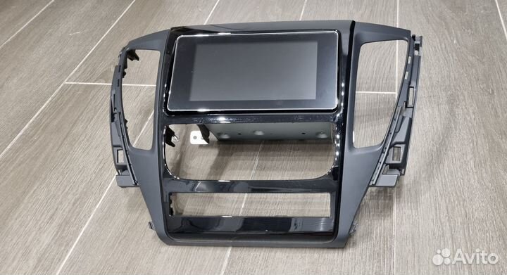 Рамка магнитолы pajero sport 3