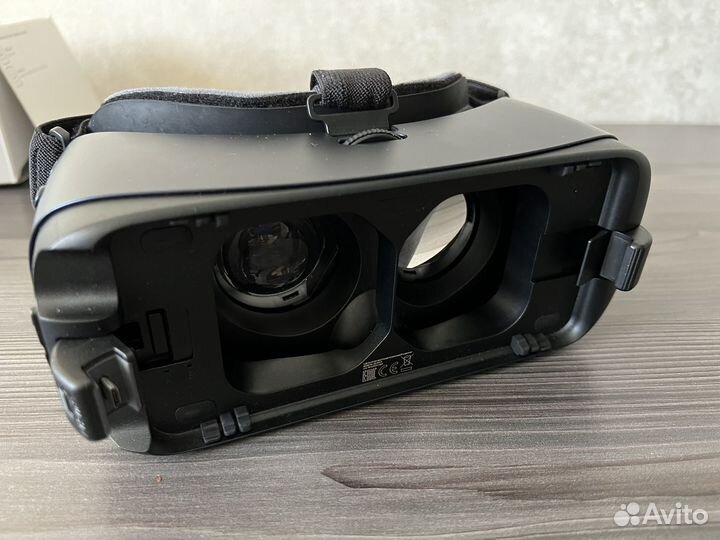Очки виртуальной реальности Samsung Gear VR