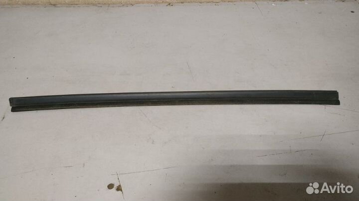 Уплотнитель стекла двери задний левый Daewoo Nexia