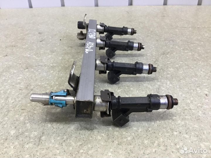 Рейка топливная (рампа) Opel Astra H Family 2004-2