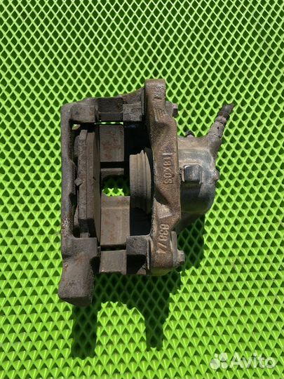 Суппорт передний левый рено лагуна 1