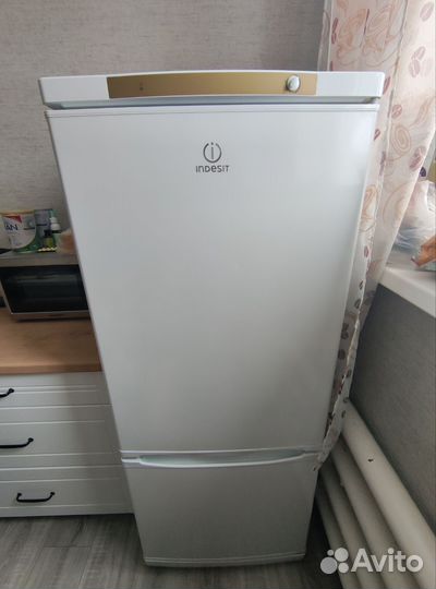 Холодильник indesit