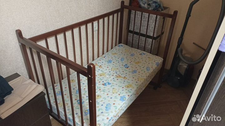 Детская кроватка с матрасом