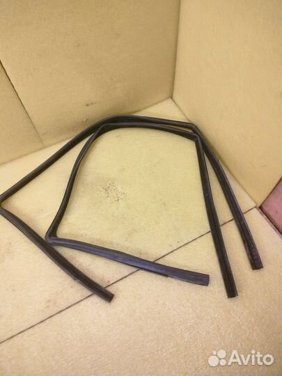 Astra h передний L/R уплотнитель стекла двери