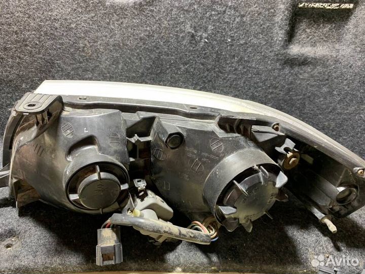 Фара передняя правая Nissan Almera Classic