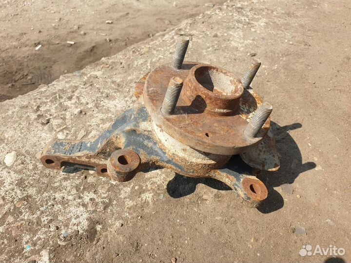 Кулак поворотный передний левый Chevrolet Lacetti