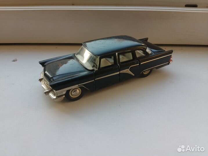 Модель автомобиля газ 13 чайка СССР