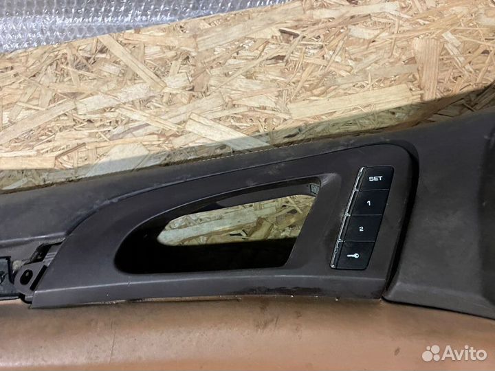 Обшивка передней левой двери Cayenne 958 по частям