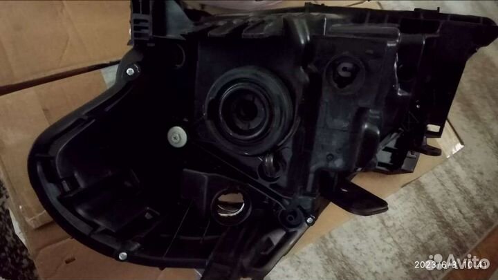 Фары на Nissan tiida c 11 хэтчбек