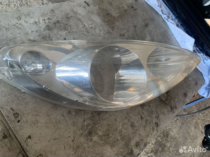 Стекло фары перед правая Пежо 307 Peugeot 307