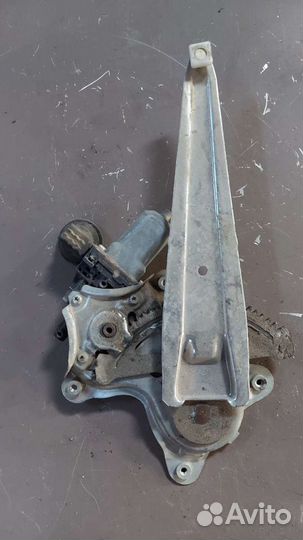 Стеклоподъёмник задний правый на Toyota Mark X