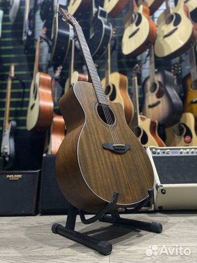 Акустическая гитара джамбо (Новая)