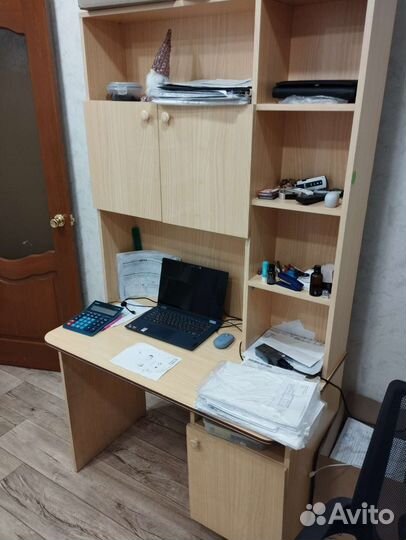 Письменный стол с полками