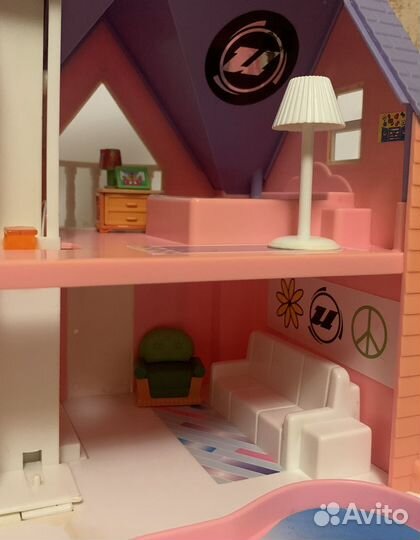 Кукольный домик с мебелью