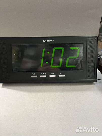 Часы электронные настенные