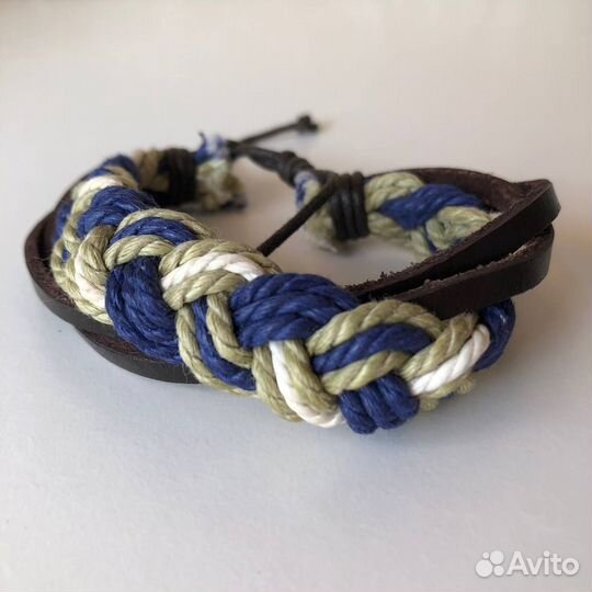 Браслет с головой льва из вулканического камня